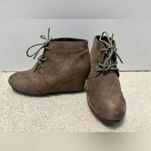 DREAM PAIRS Women's Casual Fashion Lace Up Low Wedge Heel Booties - Khaki Color